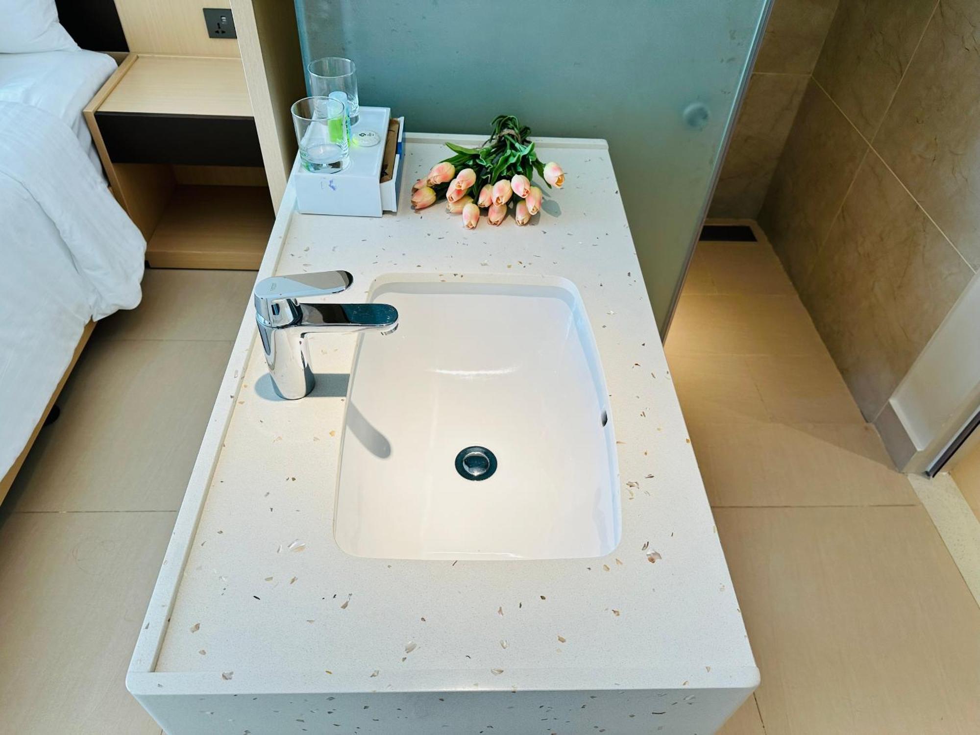 The Cam Ranh Oceanview Apartment Exterior photo