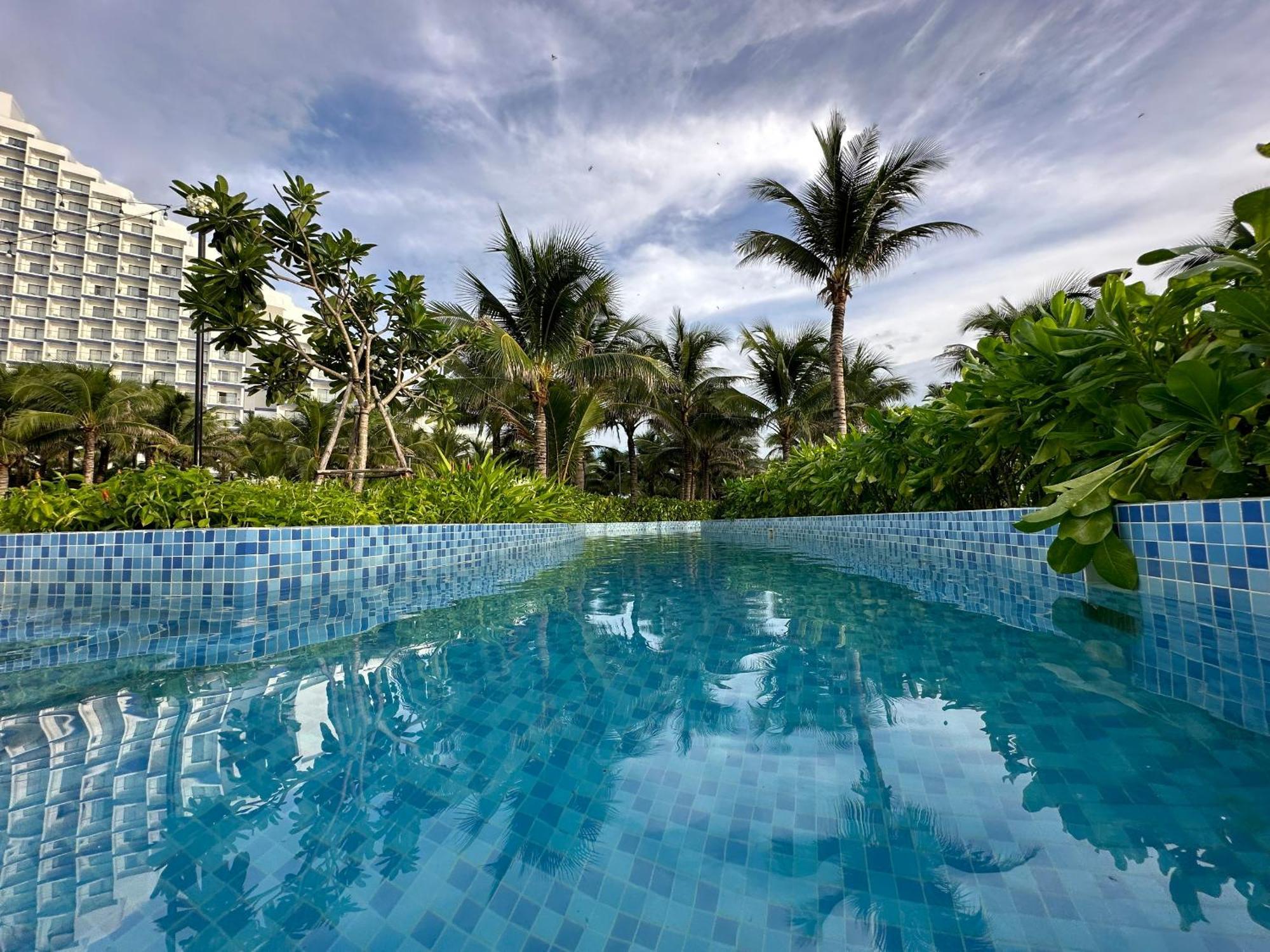 The Cam Ranh Oceanview Apartment Exterior photo