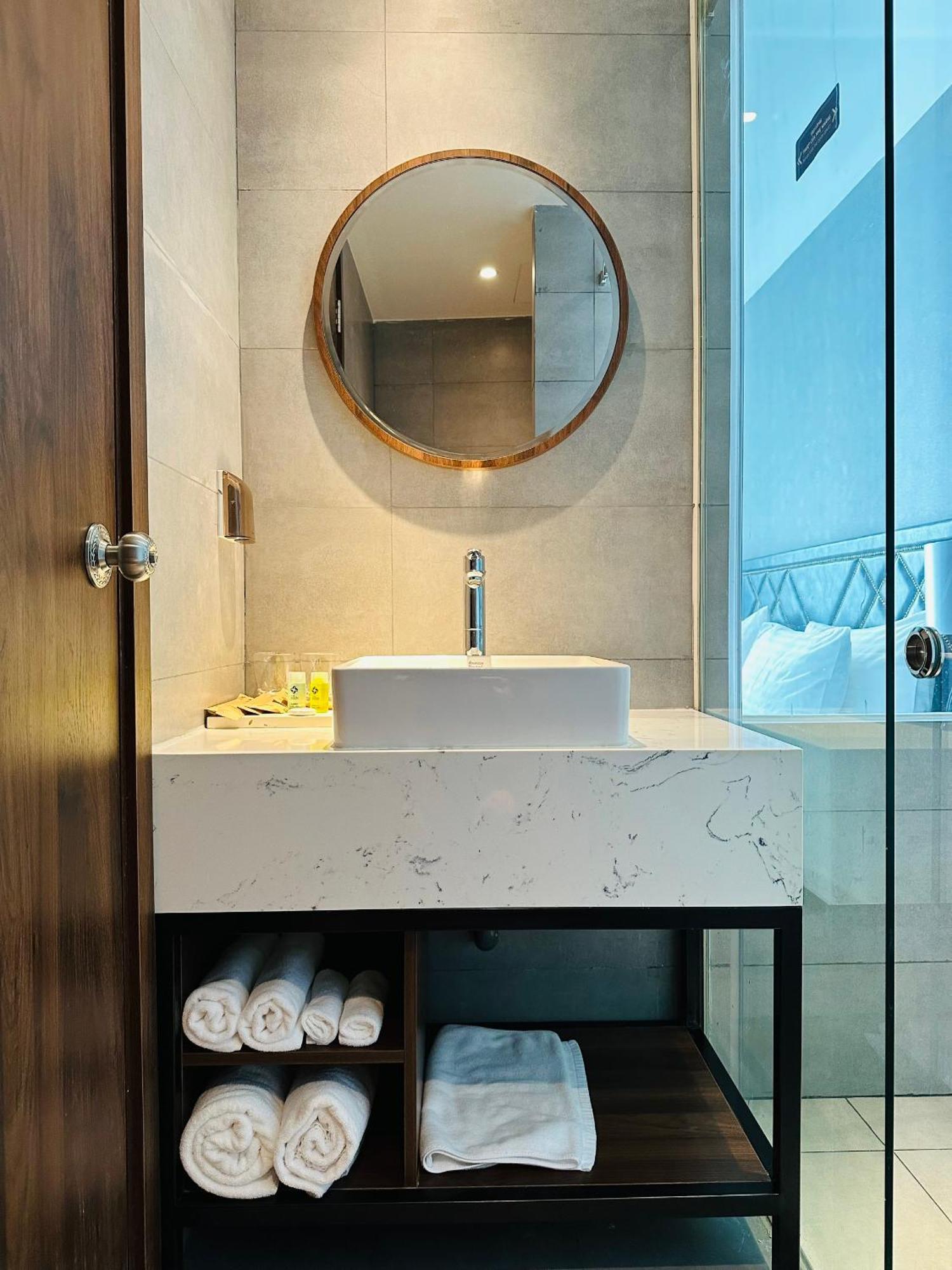 The Cam Ranh Oceanview Apartment Exterior photo