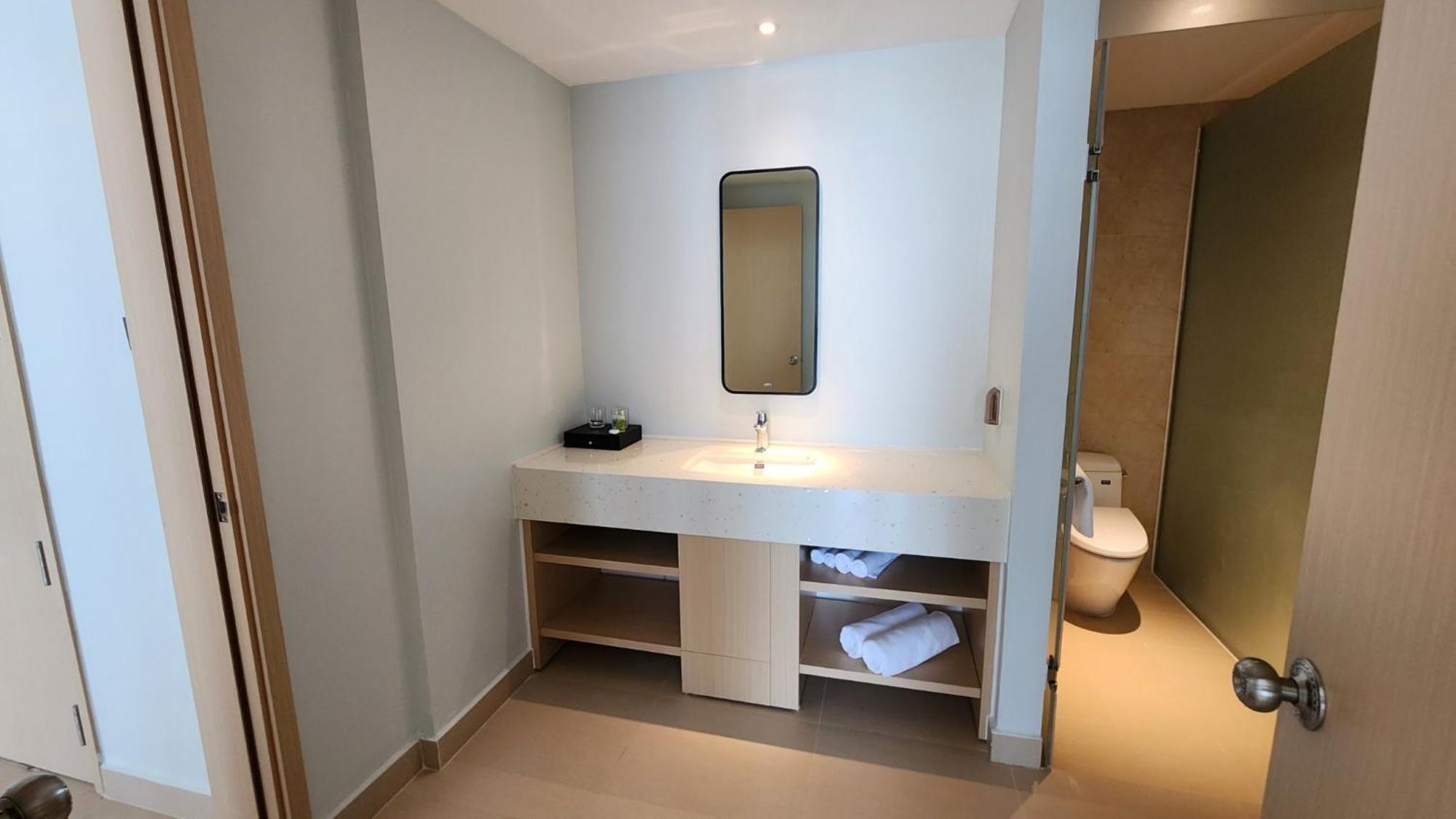 The Cam Ranh Oceanview Apartment Room photo