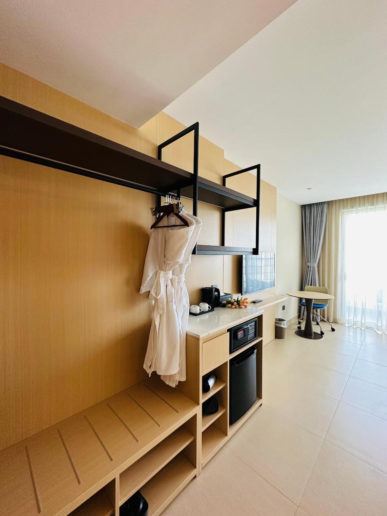 The Cam Ranh Oceanview Apartment Room photo